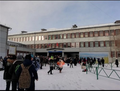 Фото новости: В Красноярске эвакуировали все школы из-за угрозы терактов 