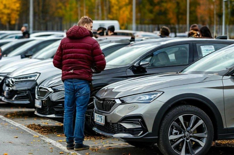 "Автостат" прогнозирует снижение продаж новых легковых автомобилей в 2025 году