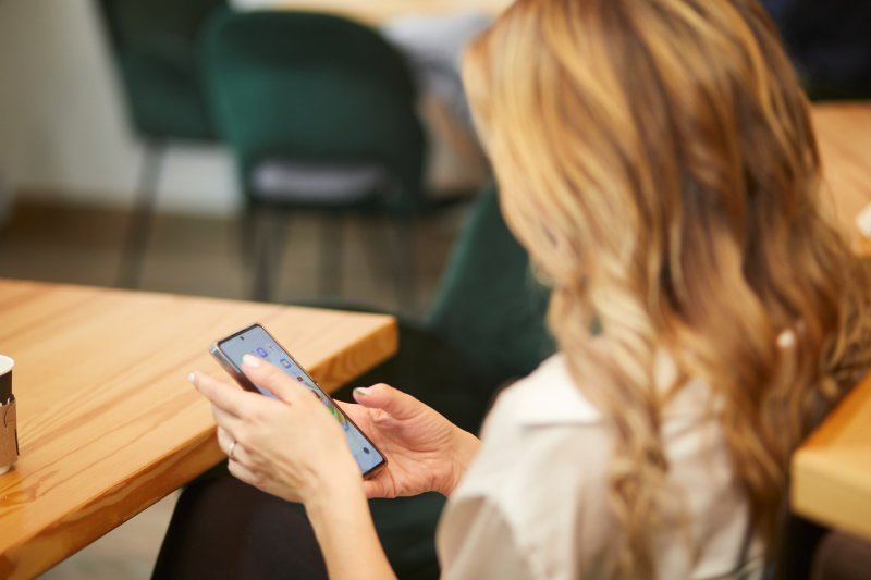 Эксперт рассказал, почему не всегда стоит включать режим энергосбережения на телефоне  