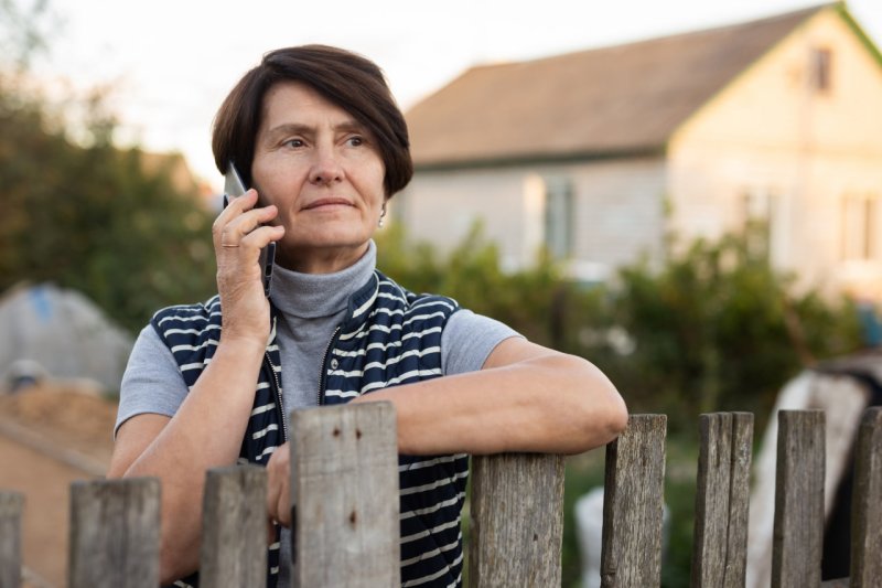 Как распознать мошенников, которые предлагают «продлить договор с оператором