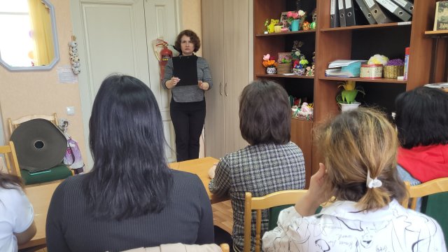 В Лениногорском центре социального обслуживания проведена тематическая беседа «Счастливое детство-счастлива страна»