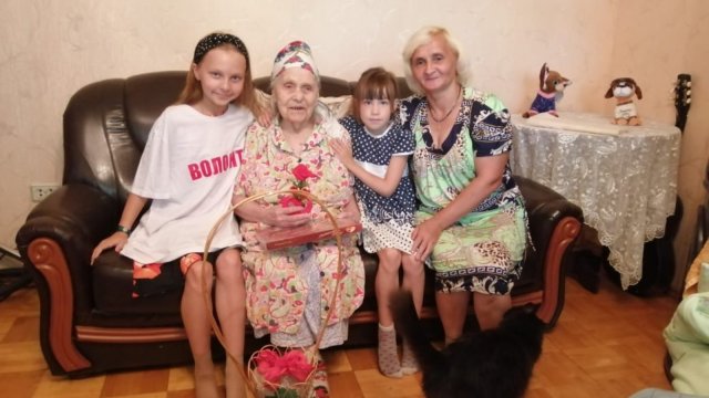 Лениногорский центр социального обслуживания поздравил с 98-летием получателя социальных услугР
