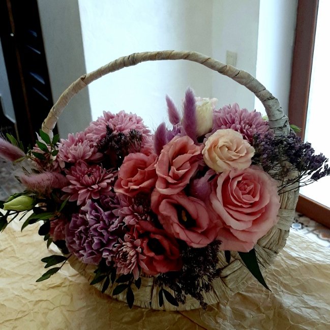 Весенняя композиция в корзине 1500р