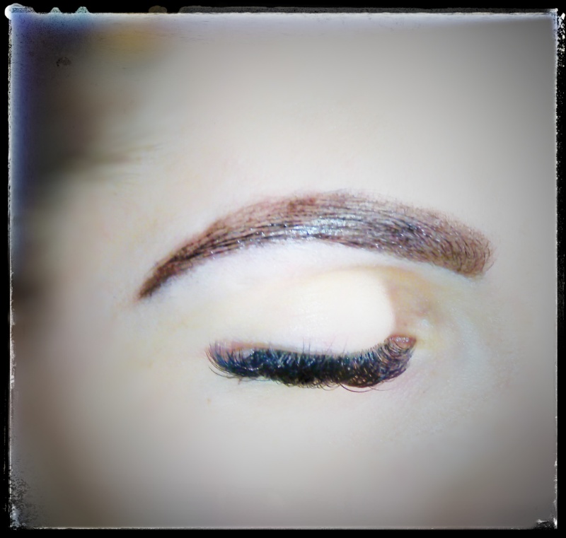 Наращивание ресниц и архитектура бровей 