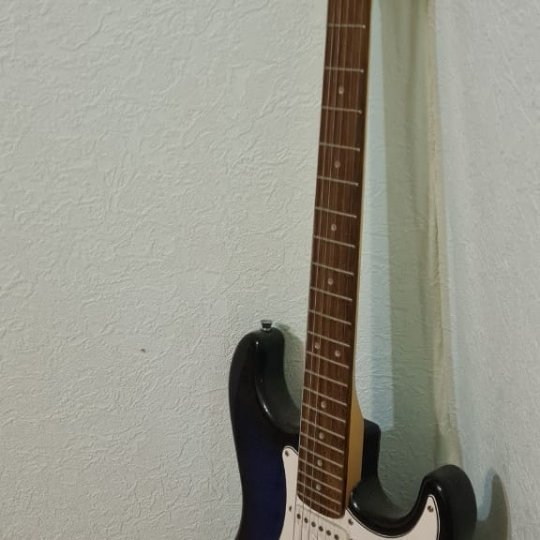 Электро гитара с сабвуфером 