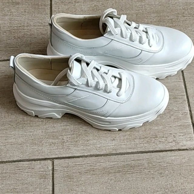 Белые кроссовки Amati