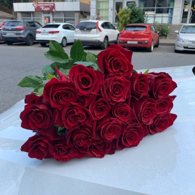 Розы красные 1м в наличии 