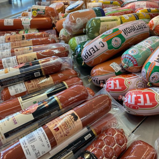 🥩 Разнообразную колбасную продукцию мясокомбинатов: Райан, Дюбуа, Кочевники, Башоровъ и других вы можете приобрести в наличии в нашем супермаркете.  ☪️ Вся продукция строго Халяль 