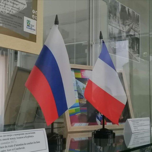 В Азовском музее-заповеднике открылась выставка «Ищите Францию в Азове».