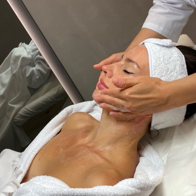 Приглашаем на результативные уходы LaCarine 💜