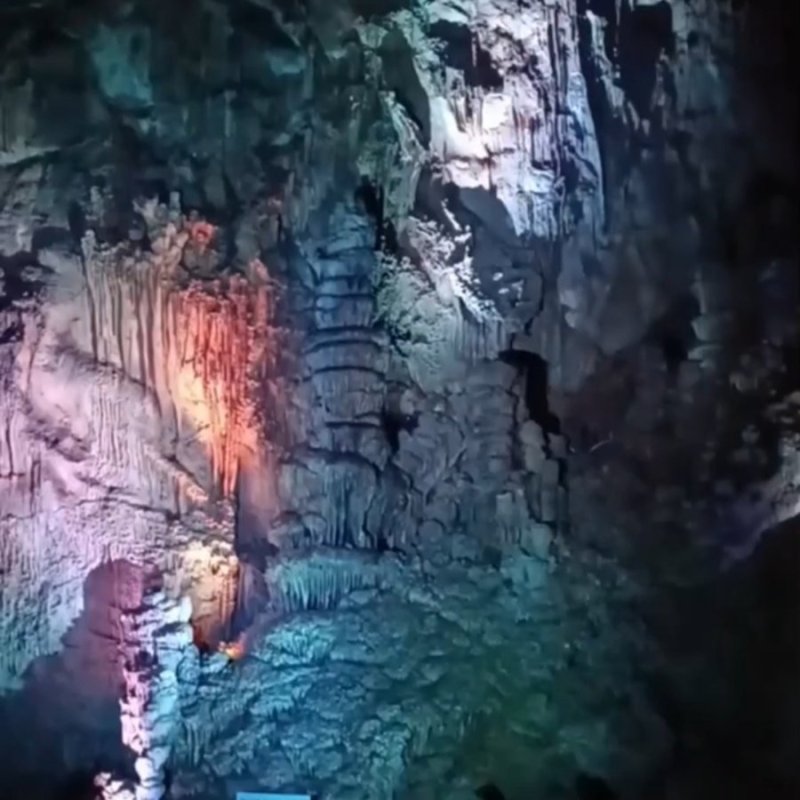 ДУША БОРОДИНСКОЙ ПЕЩЕРЫ ❤️ В ЛУЧАХ ЦВЕТОВЫХ ПРОЖЕКТОРОВ 🌺