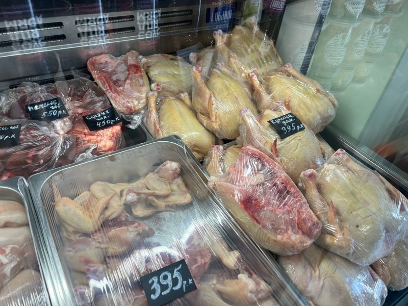 Свежее мясо птицы: домашние куры в магазине «Баракат Хахяль» на Западном обходе!