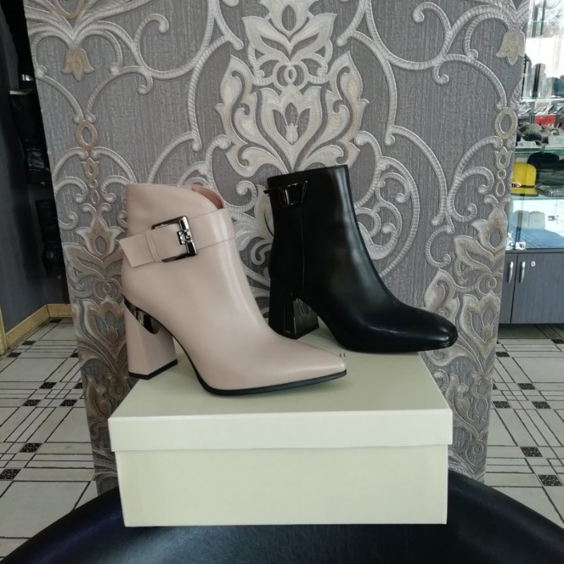 Скидка 40% на всю обувь и сумки! 