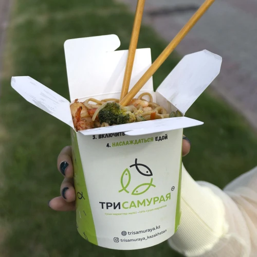 Горячий WOK согревает так же, как горячие объятия ❤