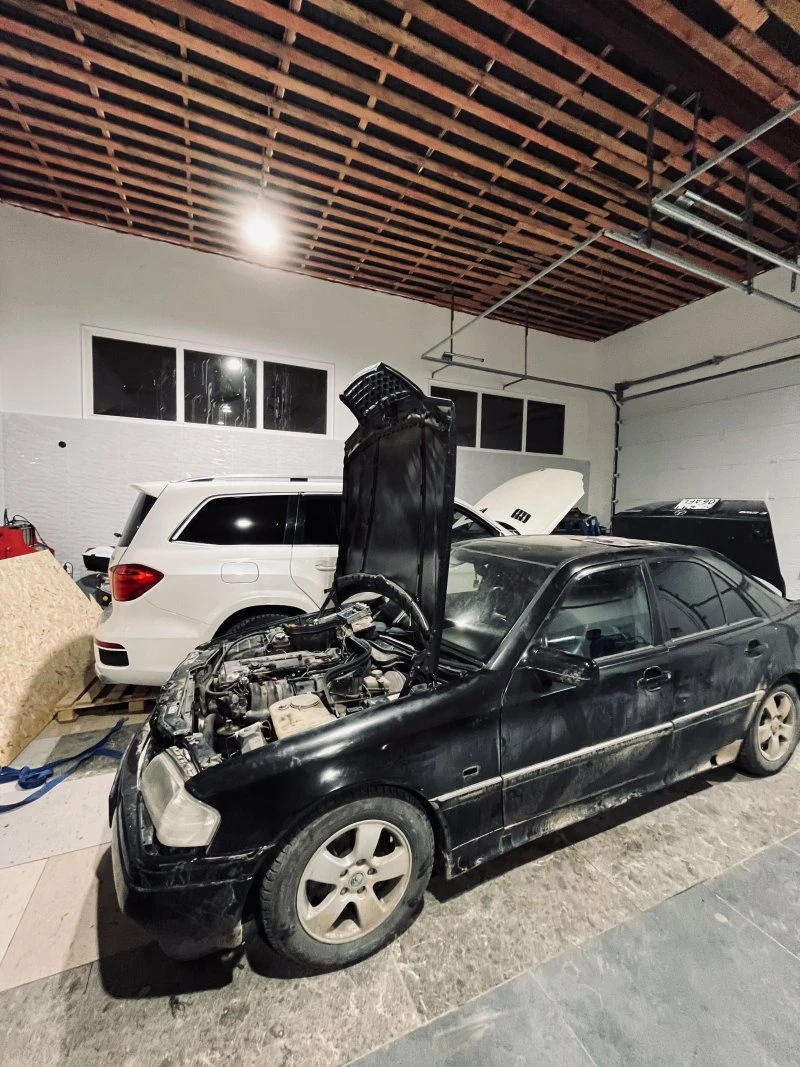 911