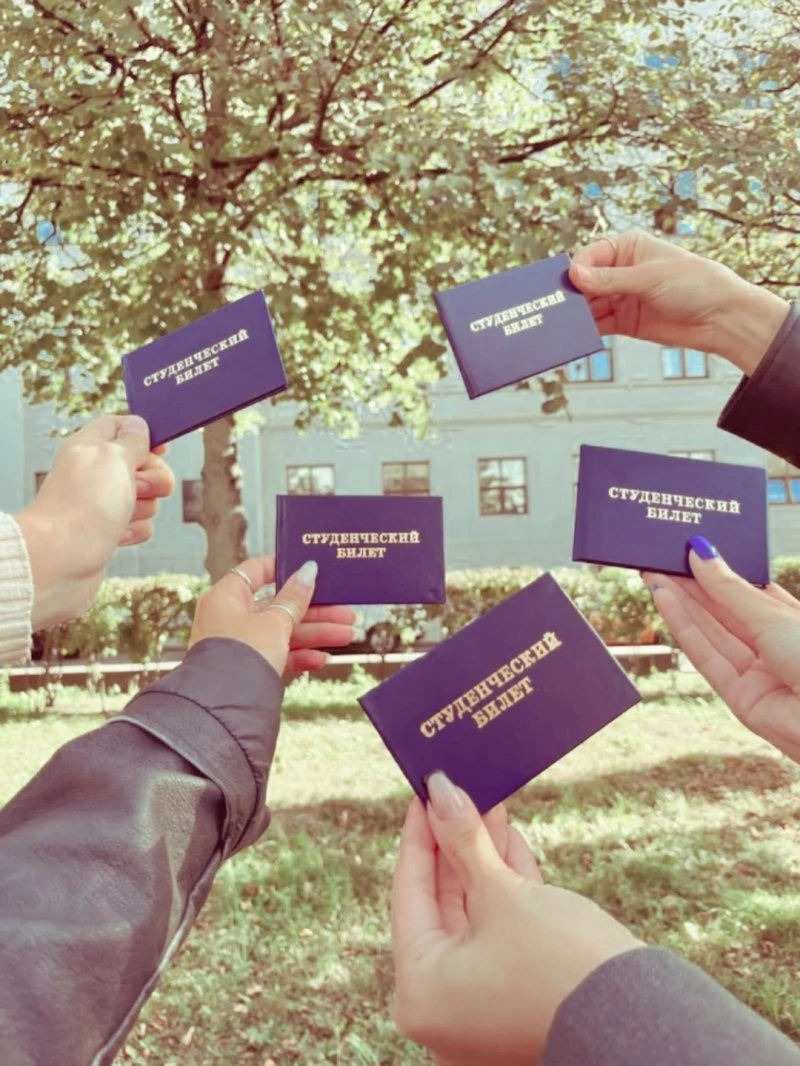 Времени на подачу документов в УМНЕЙ осталось ровно столько, сколько будет дышать лето.☀️😱