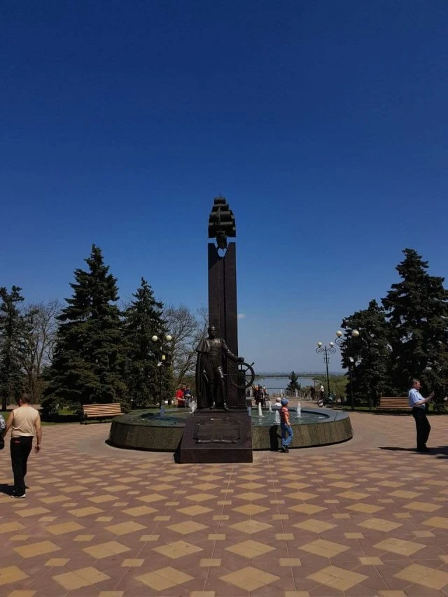 Памятник М. П. Лазареву