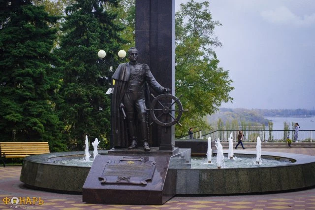 Памятник М. П. Лазареву