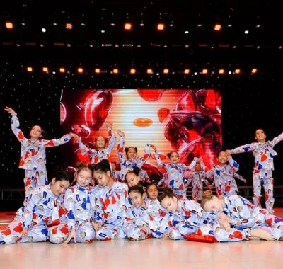 Mega Stars, школа танцев