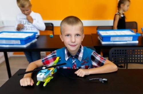 Roboteka, детский клуб робототехники