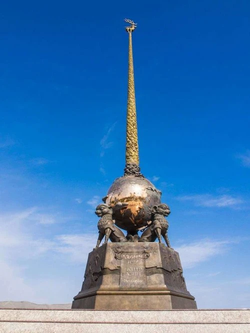 Обелиск "Центр Азии"