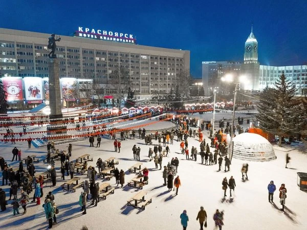 Каток на Театральной площади
