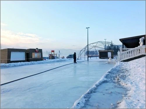 Каток на левобережной набережной