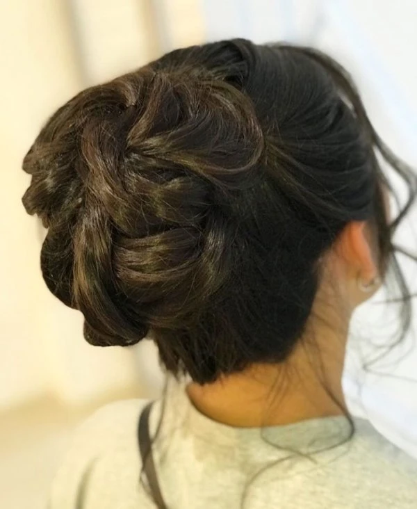 Hairstylist Lina