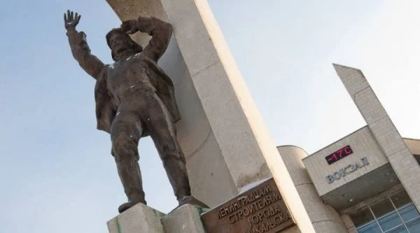 Памятник Ленинграда, строителям Северобайкальска