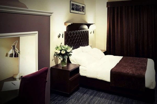 11 Hotel & Garden