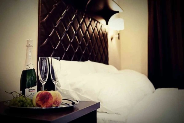 11 Hotel & Garden