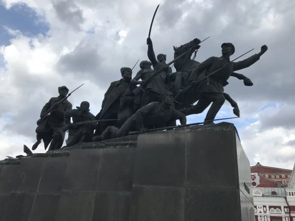 Памятник Чапаеву