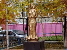 Скульптура Матери