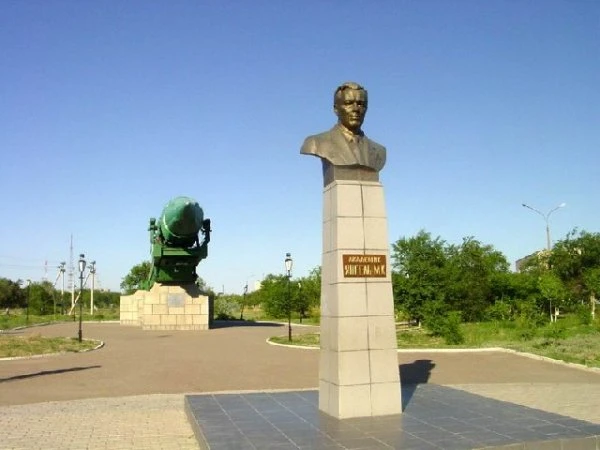 Памятник М.К. Янгелю