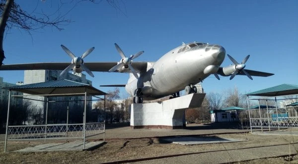 Самолет АН-12