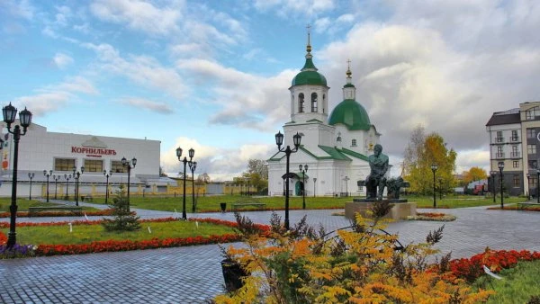 Храм первоверховных апостолов Петра и Павла