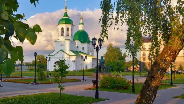 Храм первоверховных апостолов Петра и Павла