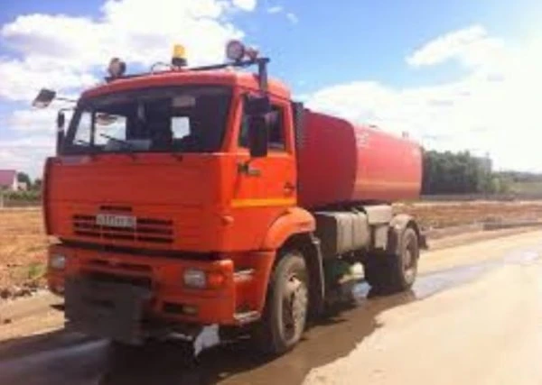 Водовоз комаз