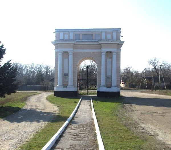 ТРИУМФАЛЬНАЯ АРКА