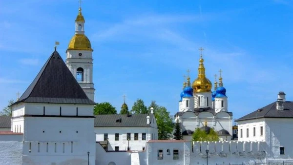 Стены и башни Кремля