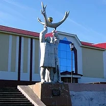 Памятник первооткрывателям золотого Алдана Михаилу Прокопьевичу Тарабукину и Вольдемару Петровичу Бертину