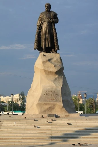 Памятник Ерофею Хабарову