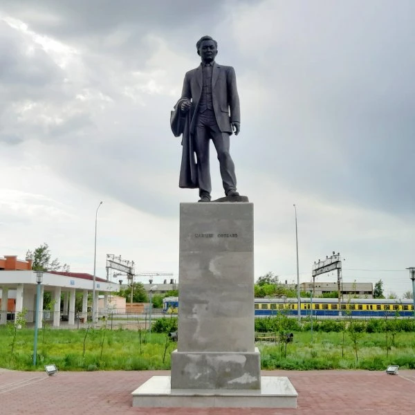 Памятник Канышу Сатпаеву