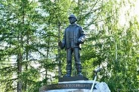 Памятник первостроителям