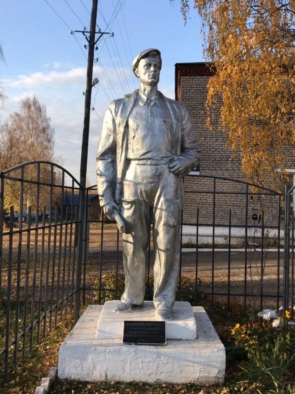 Жанровая скульптура рабочему