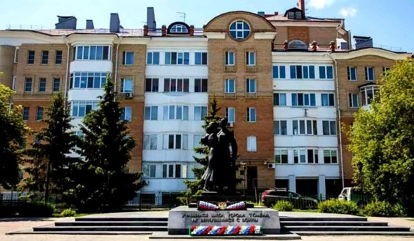 Памятник учащимся школ города Тюмени, не вернувшимся с войны