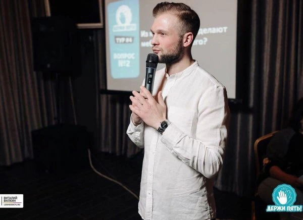 Александр Комаров