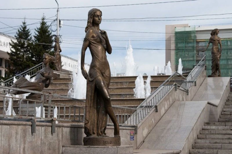 Фонтан скульптура «Реки Сибири» в Красноярске