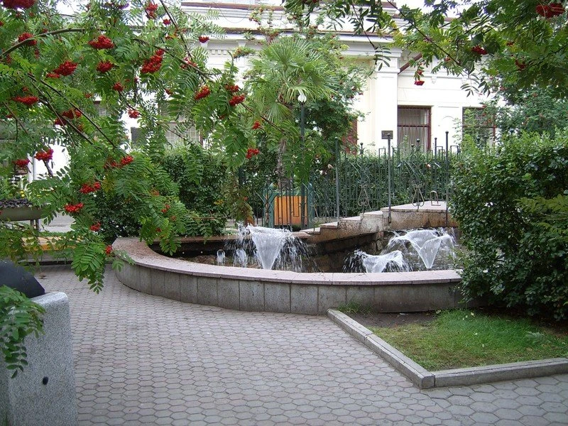 Фонтан скульптура "Питерский мостик" в Красноярске