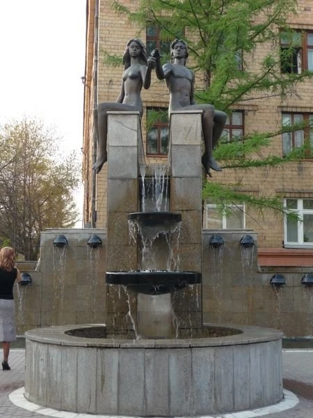 Фонтан скульптура «Адам и Ева» в Красноярске